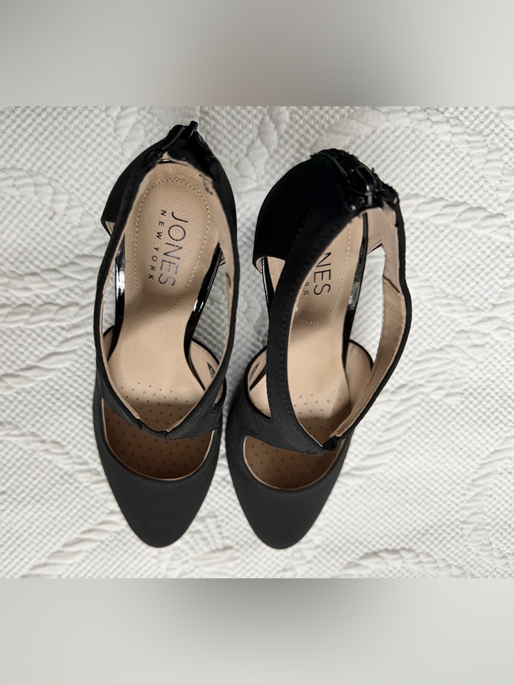Jones New York Black Cutout Dress Pumps Heels Worn Once